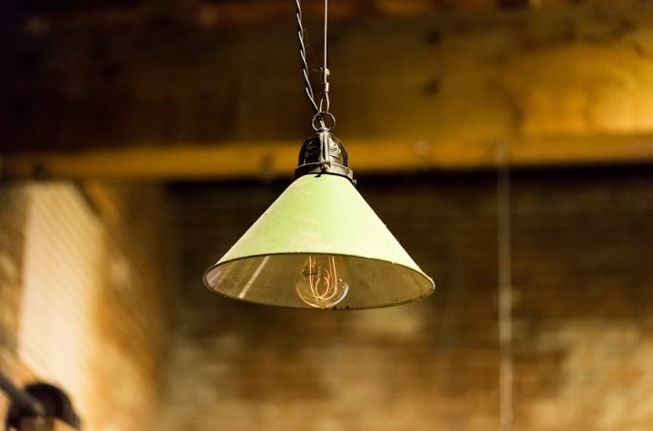 Photo "Industrial style gear shape pendant suitable for creative studio"